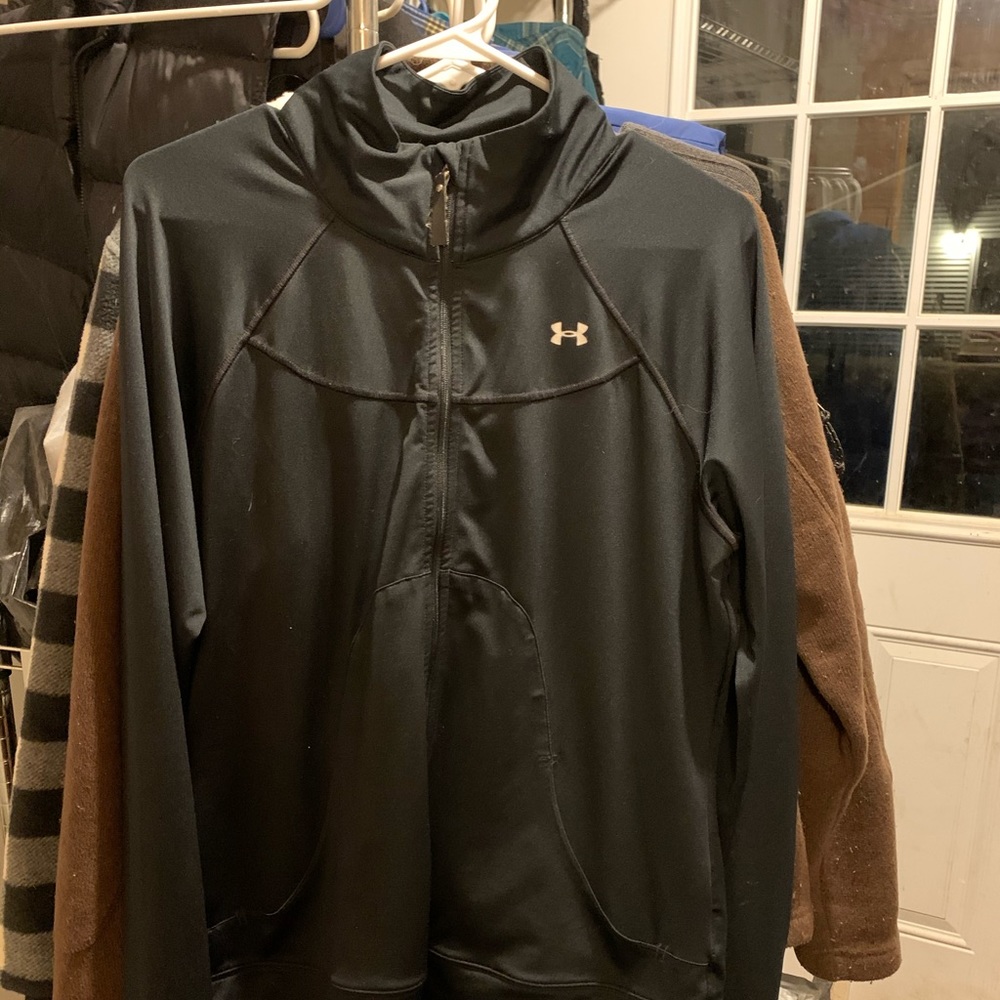 Women’s large under armour shell.